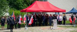 Na zdjęciu zaproszeni goście biorący udział w uroczystym apelu z okazji 75-lecia powstania Ochotniczej Straży Pożarnej w Pikulicach. 
