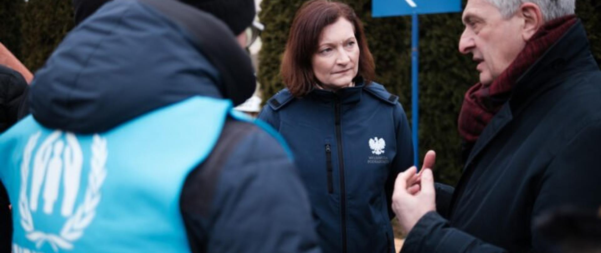 Filippo Grandi - wysoki komisarz Organizacji Narodów Zjednoczonych do spraw Uchodźców w trakcie rozmowy z wojewodą podkarpackim Ewą Leniart.