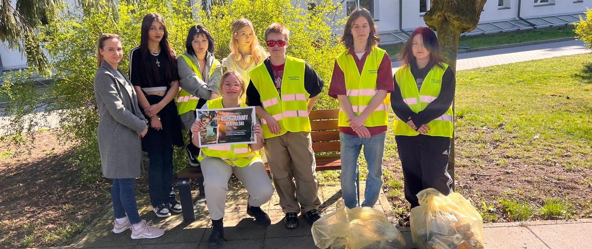 Młodzież PLSP aktywnie włącza się w akcję "Sprzątamy Dla Polski"