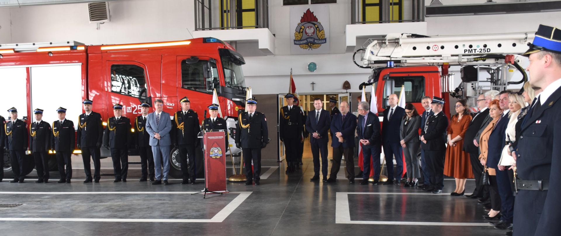 Wręczenie promes na zakup samochodów ratowniczo-gaśniczych dla jednostek Ochotniczych Straży Pożarnych 