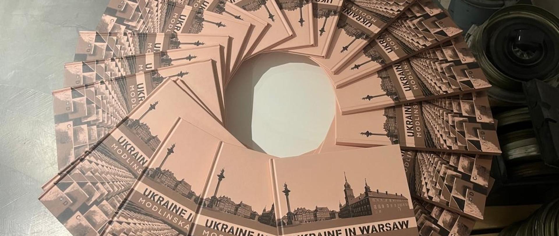 On the photo there are several comic books entitled "Ukraine in Warsaw"