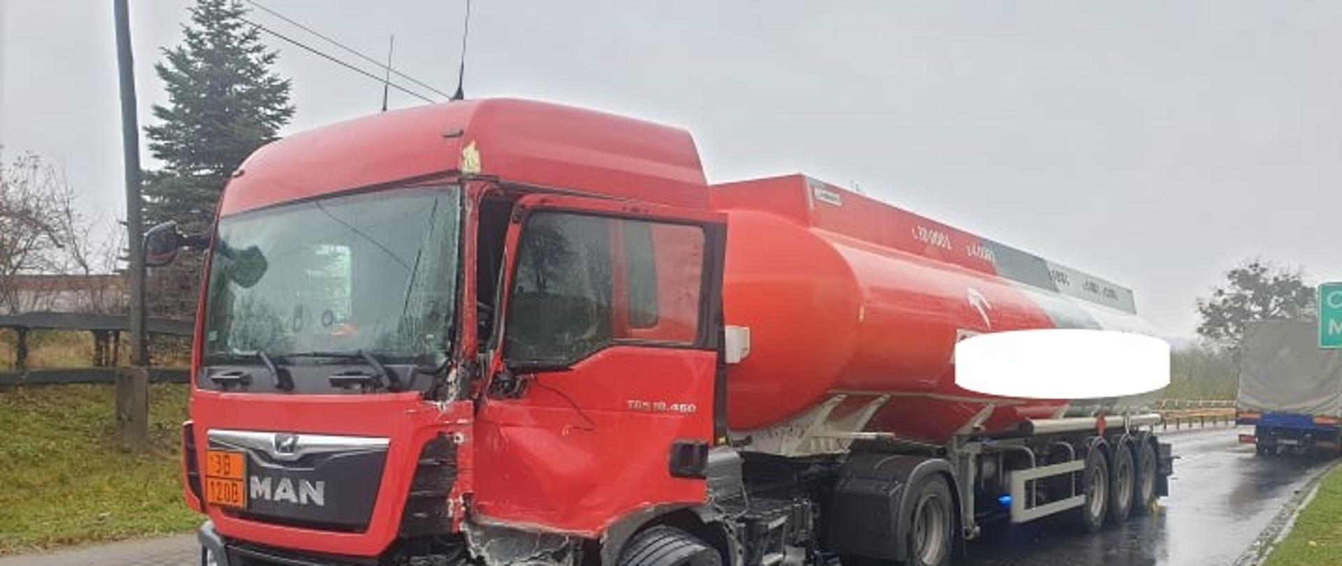 Zdjęcie przedstawia uszkodzoną cysternę.