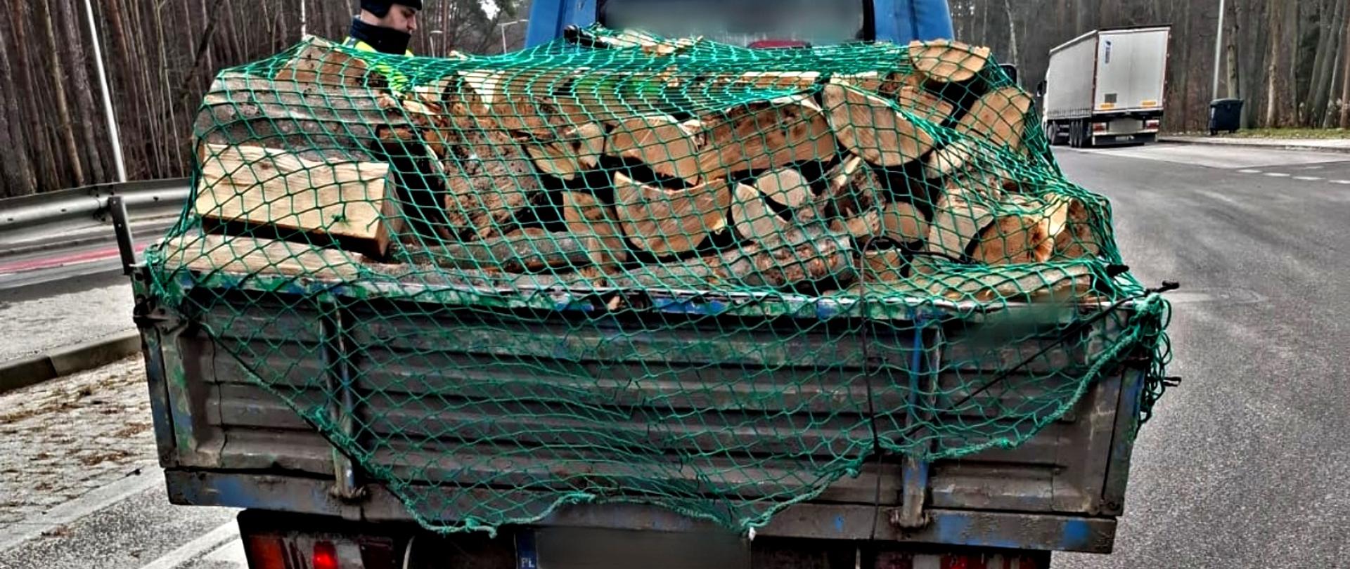 Przeładowany dostawczak na punkcie kontrolnym opolskiej Inspekcji Transportu Drogowego