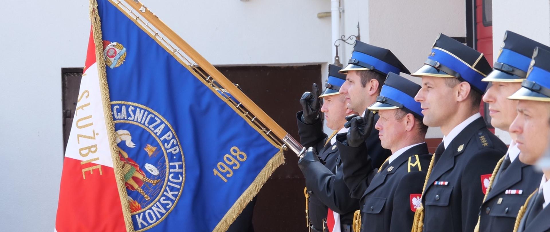Powiatowe Obchody Dnia Strażaka w Komendzie powiatowej PSP w Końskich, sztandar JRG.