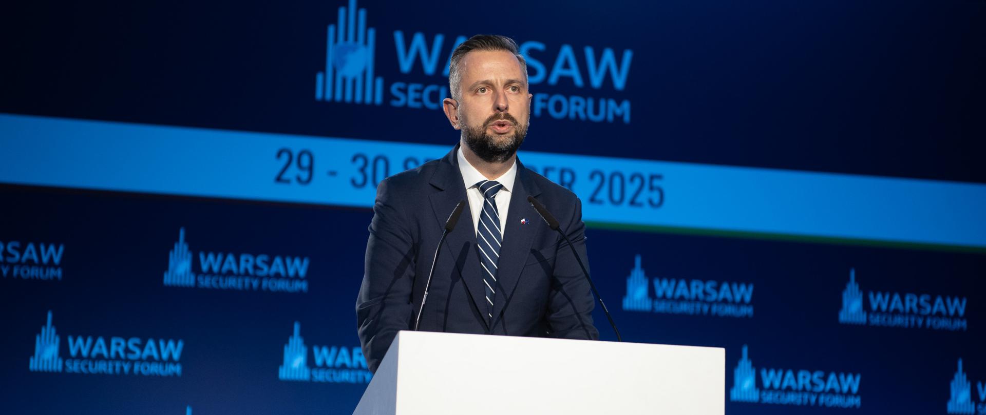 29 września 2025 r. wicepremier - minister obrony narodowej Władysław Kosiniak - Kamysz wziął udział w konferencji Warsaw Security Forum 2025. Wcześniej spotkał się z ministrami obrony Królestwa Niderlandów i Republiki Federalnej Niemiec oraz byłym sekretarzem obrony USA Loydem Austinem. Fot. Maciej Nędzyński/MON