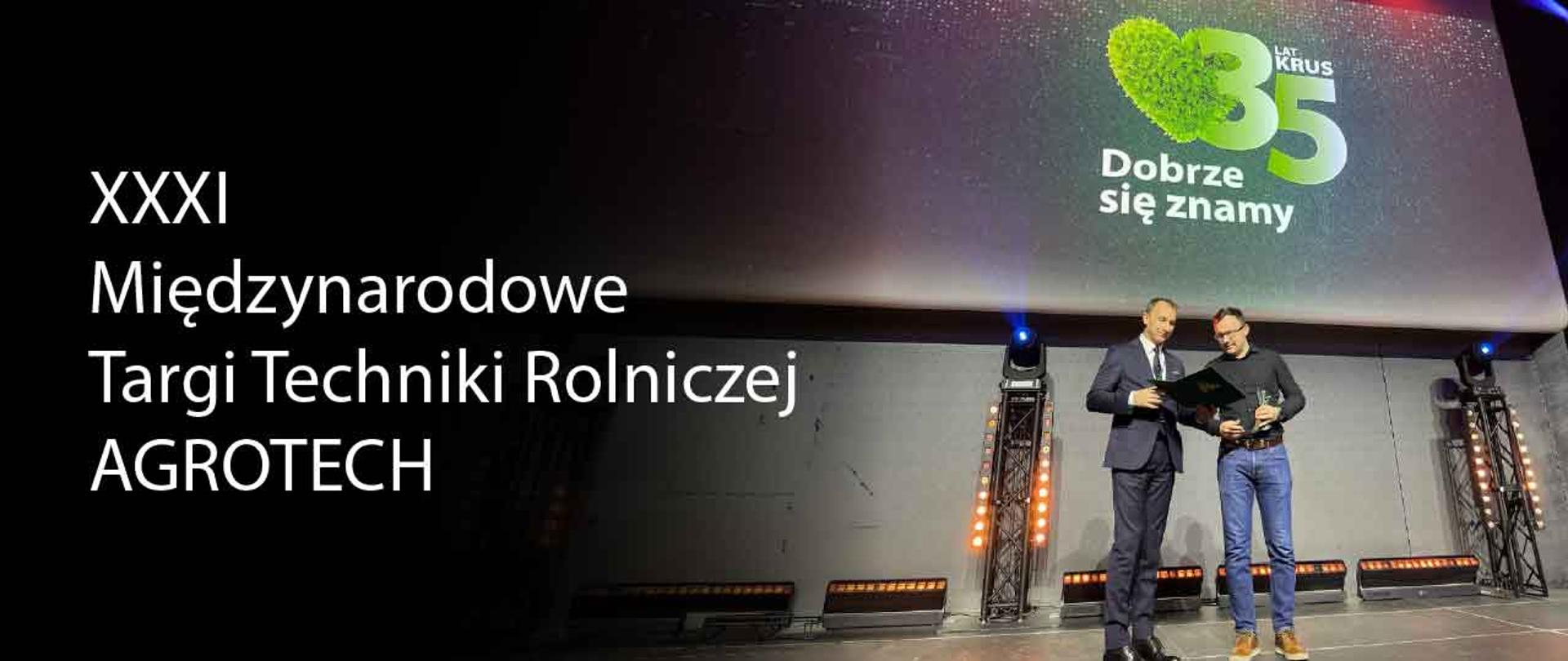 Prezes KRUS wręczający nagrodę