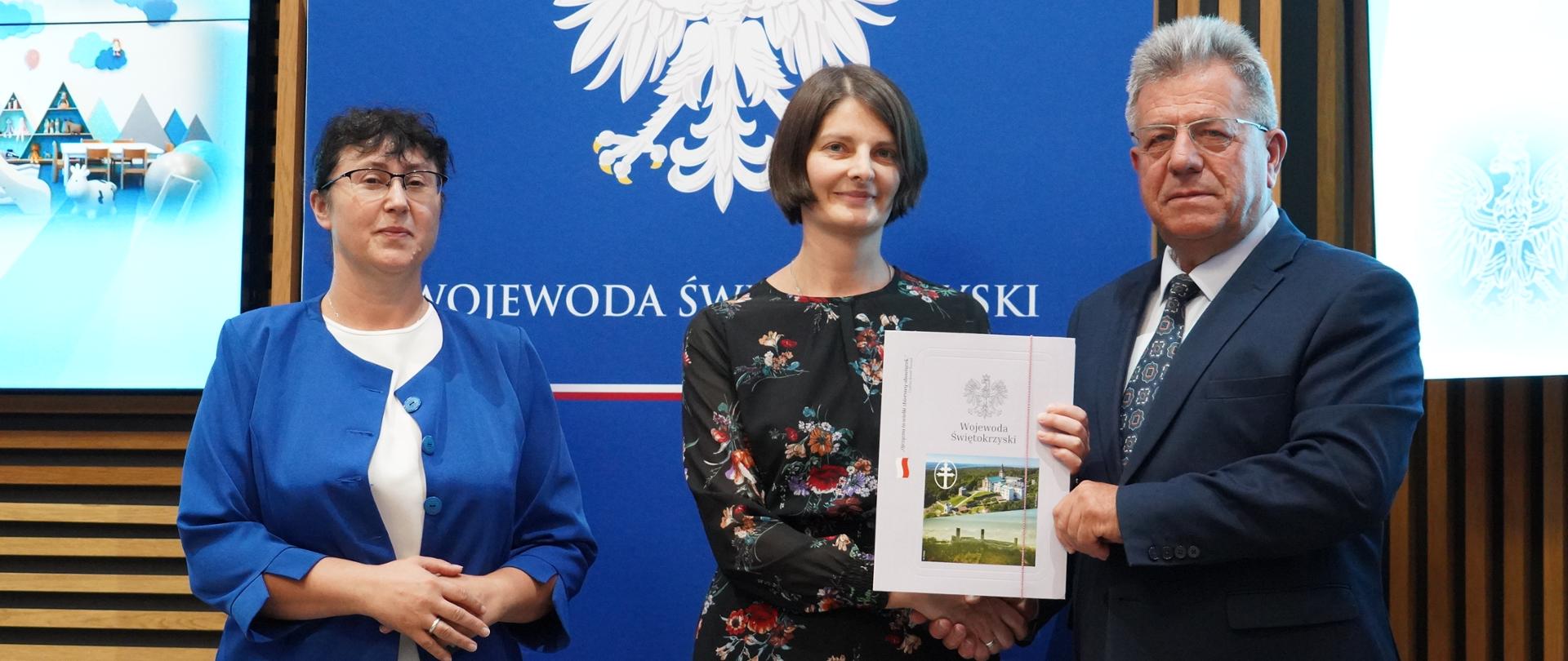 Wojewoda podpisał umowy z 24 samorządami