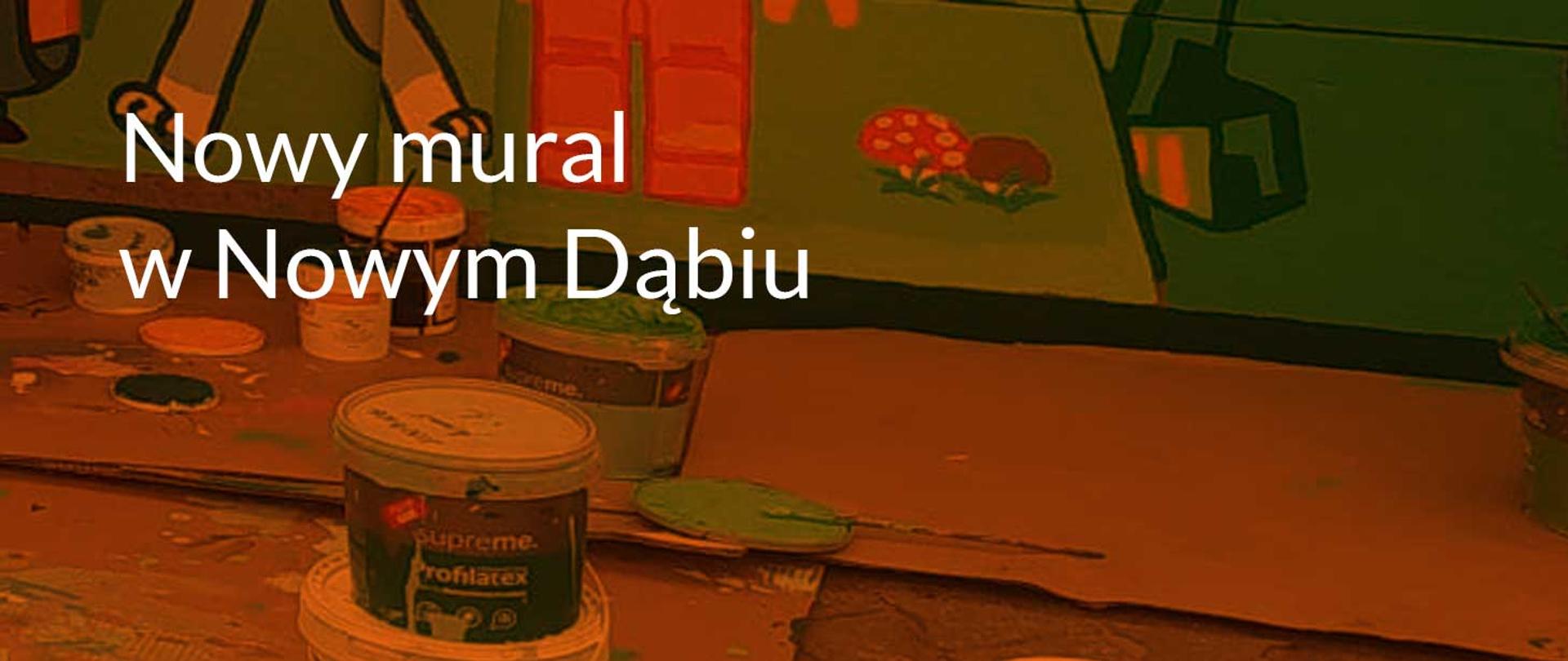 Biały napis na zdjęciu z farbami