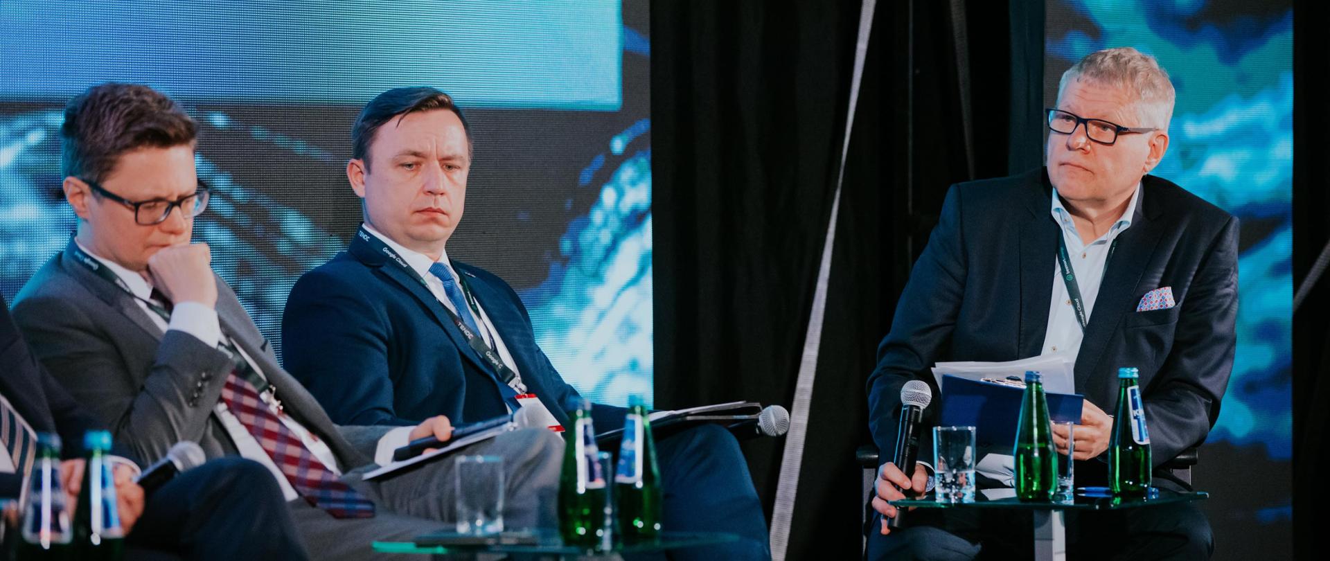 Dyskusja nad wykorzystaniem technologii jądrowej w transformacji energetycznej Polski z udziałem Prezesa PAA. Na zdjęciu widoczni paneliści.