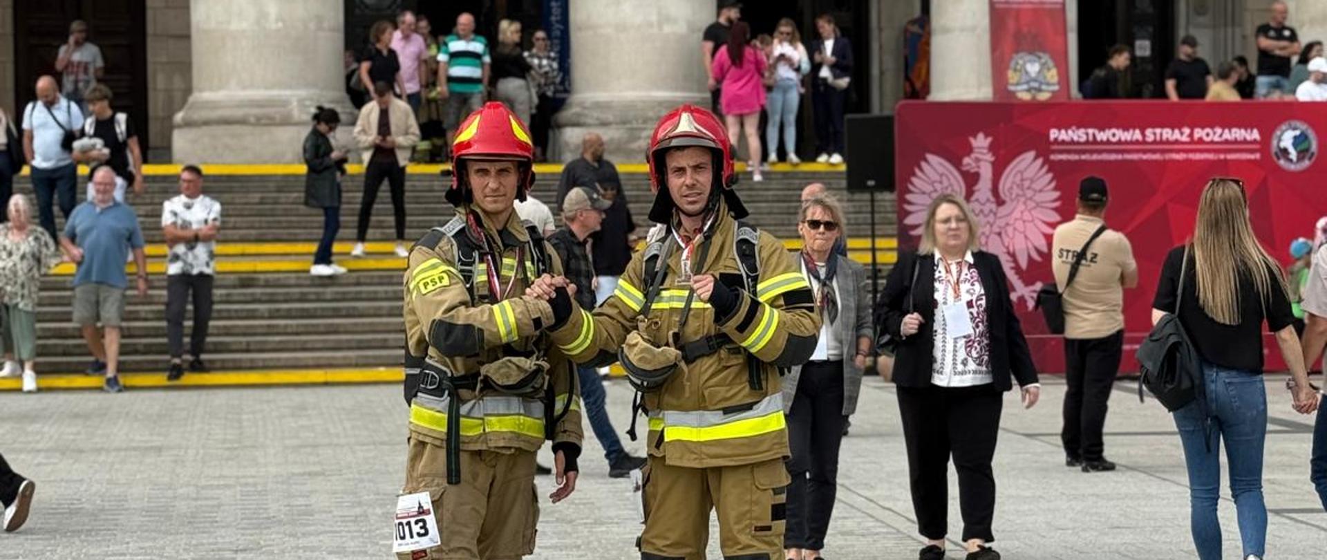 Strażacy z KP PSP w Słupcy zdobyli 30. piętro Pałacu Kultury i Nauki w Warszawie!