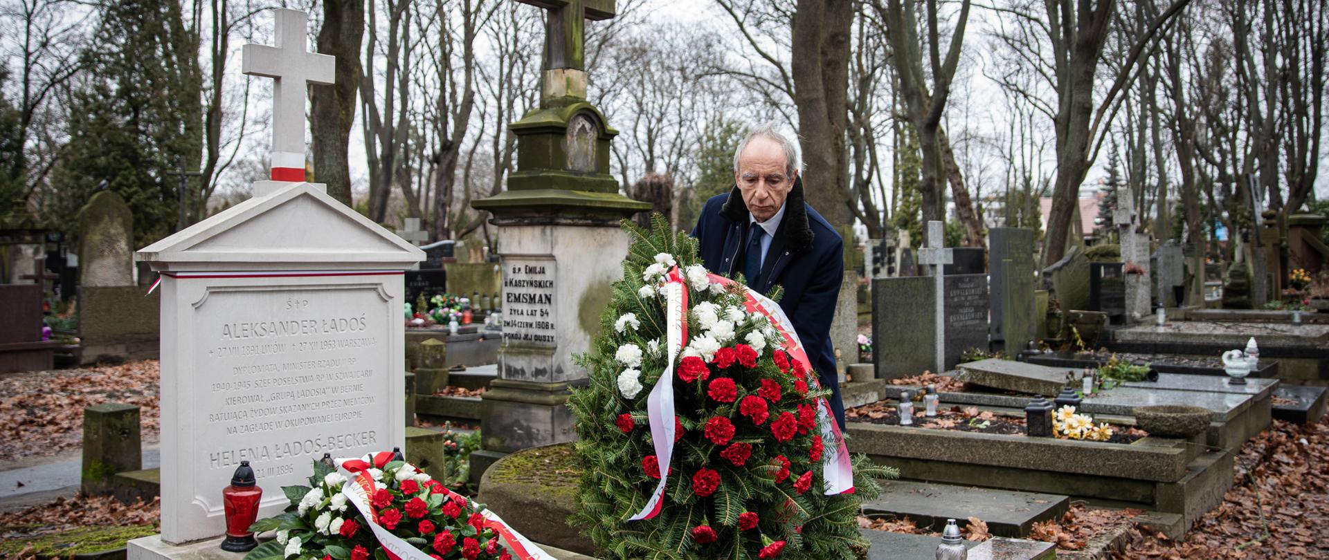 Sekretarz Stanu Władysław Teofil Bartoszewski upamiętnił 60. rocznicę śmierci Aleksandra Ładosia