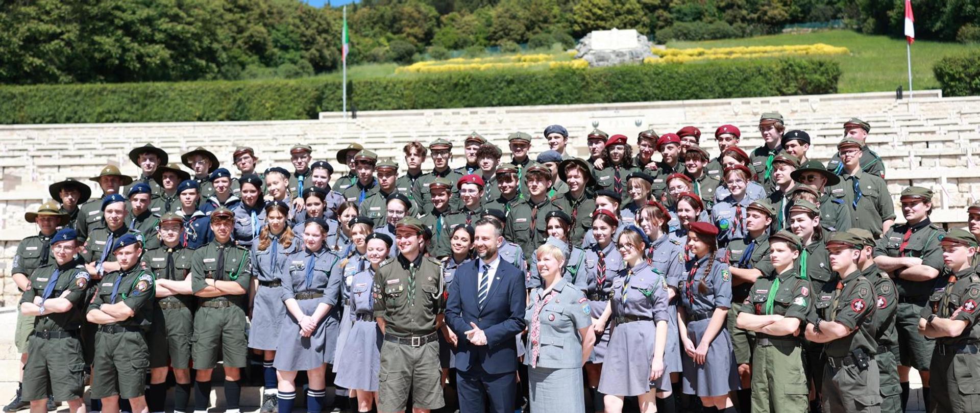 Monte Cassino_family photo z żołnierzami