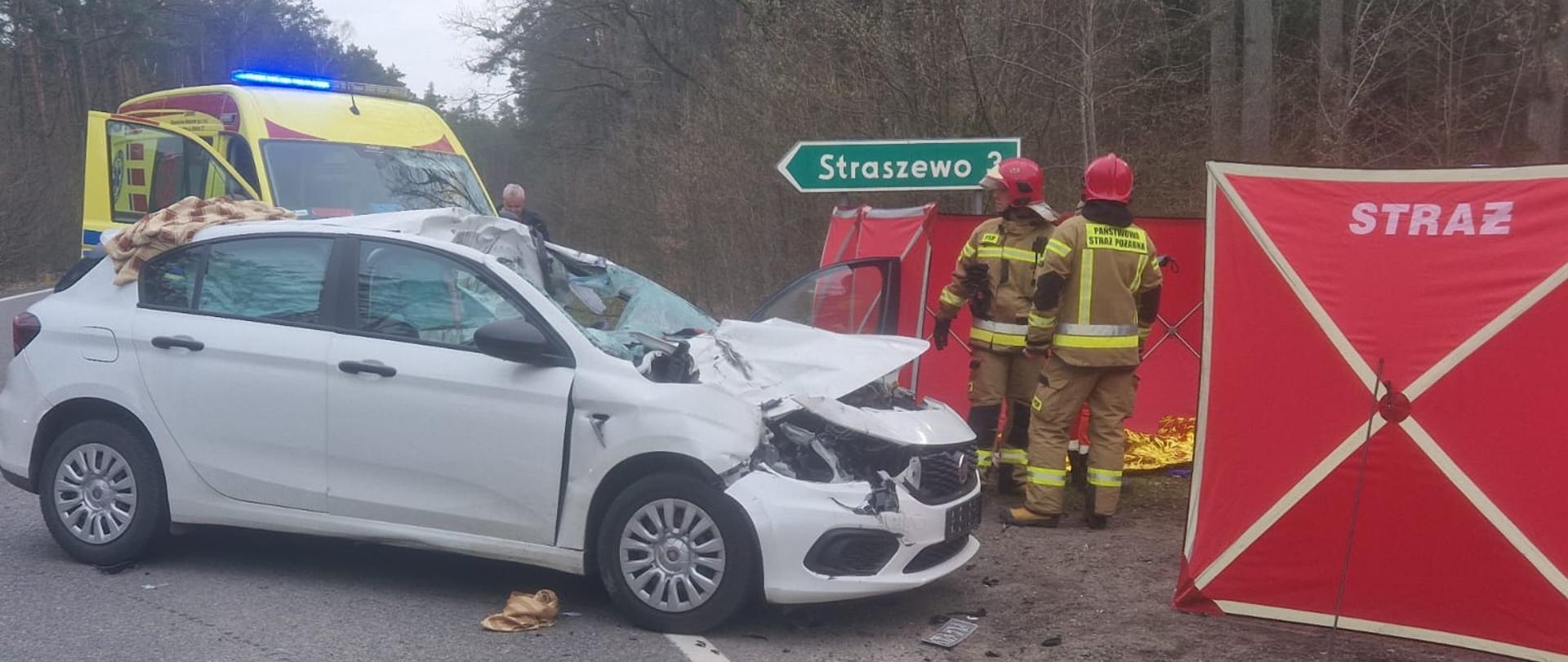 Śmiertelny wypadek samochodu osobowego z motocyklem na DK55 w Straszewie.