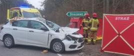 Śmiertelny wypadek samochodu osobowego z motocyklem na DK55 w Straszewie.