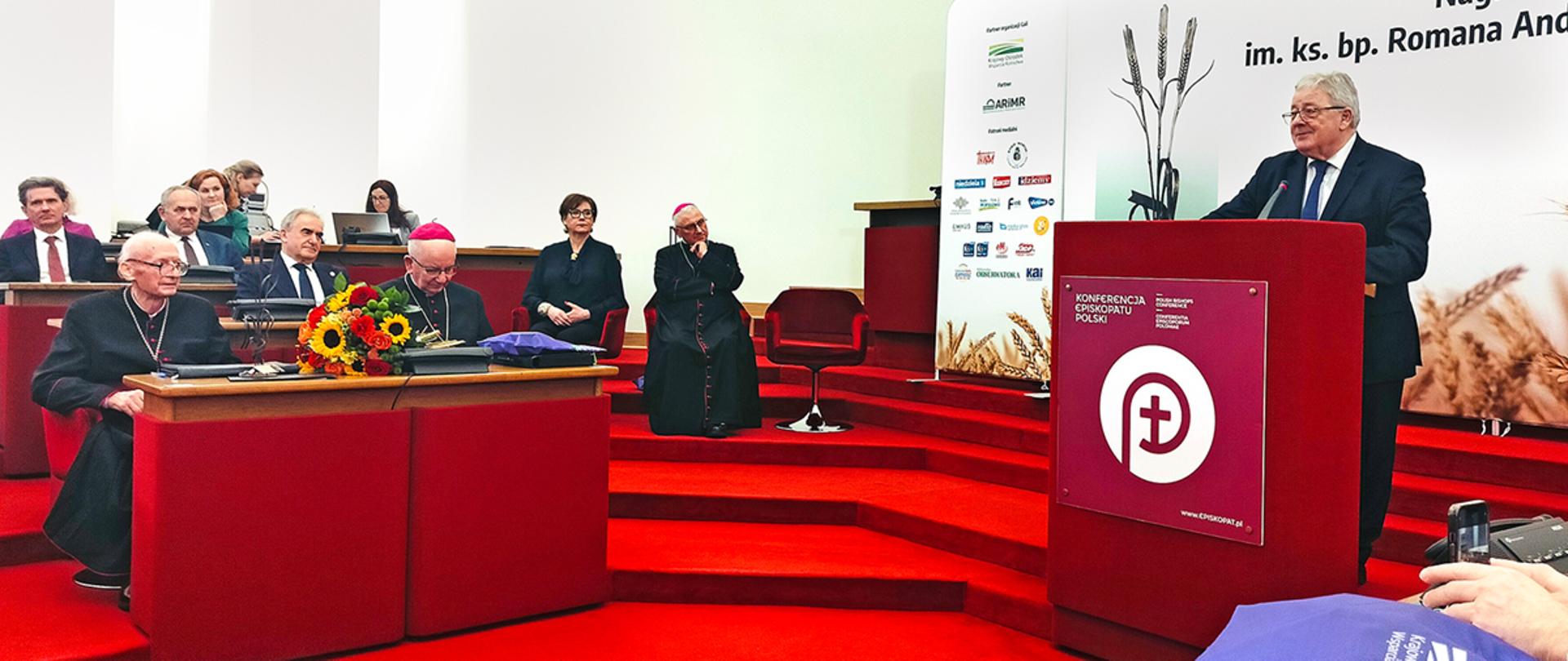 Minister Czesław Siekierski zabiera głos podczas uroczystości wręczenia Nagrody (fot. MRiRW)