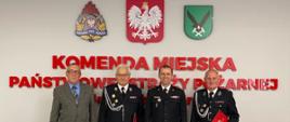 Wspólne pamiątkowe zdjęcie Komendanta Miejskiego PSP w Jastrzębiu-Zdroju z druhami OSP