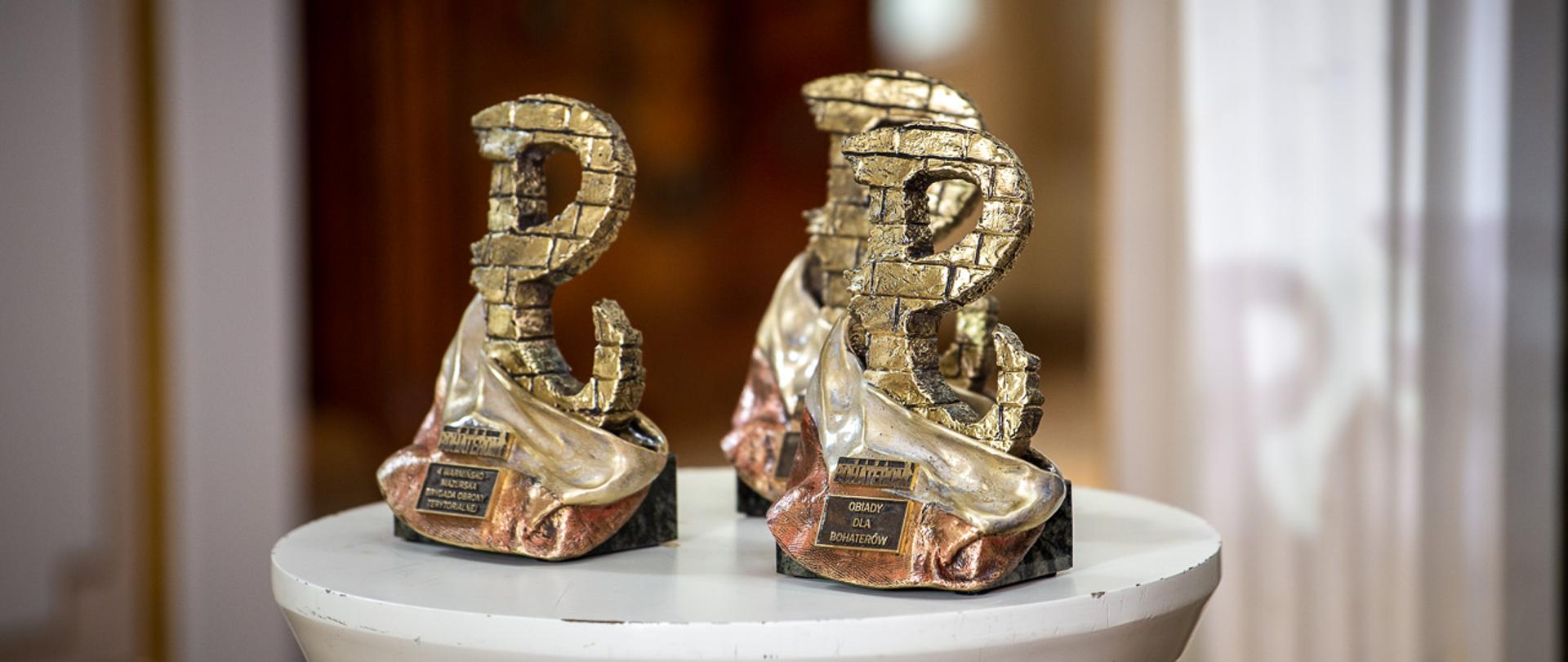 Wawa Bohaterom - statuetka 