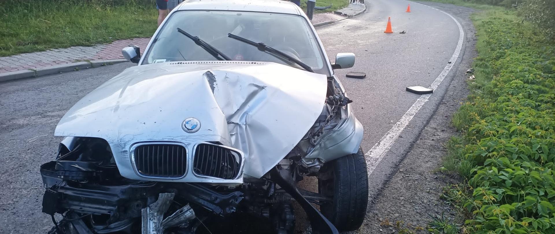 Uszkodzony samochód BMW