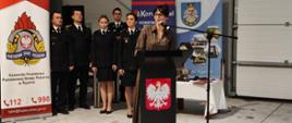 Uroczyste otwarcie i oddanie do użytku Magazynu Obrony Cywilnej - Na zdjęciu Magda Wysocka przedstawiciel Sekretarza Stanu MSWiA Pana Tomasza Szymańskiego w trakcie przemówienia okolicznościowego.