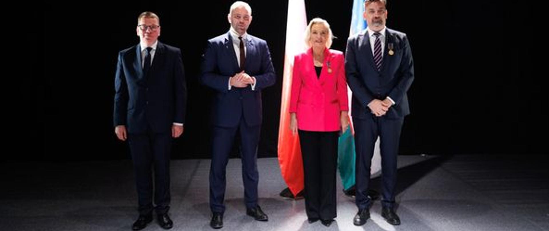 Elchilar Anna Mariya Anders va Radoslav Gruk Milliy Xotira Institutining idoraviy sharafi bilan taqdirlandilar.