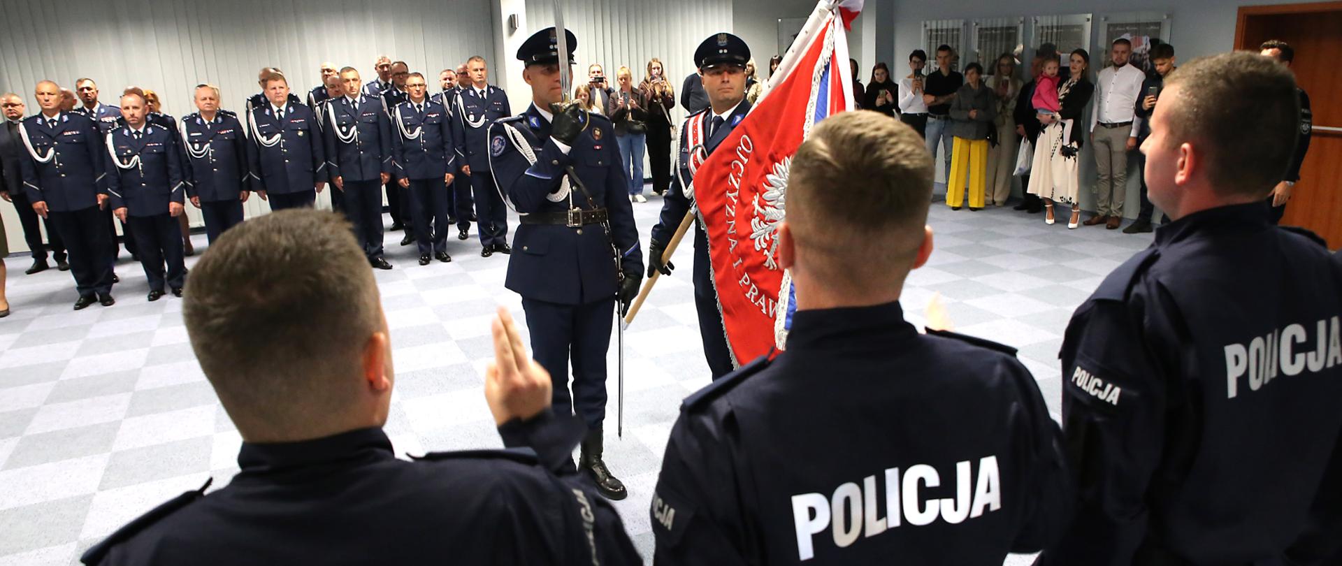 Uroczystość ślubowania nowych policjantów. 