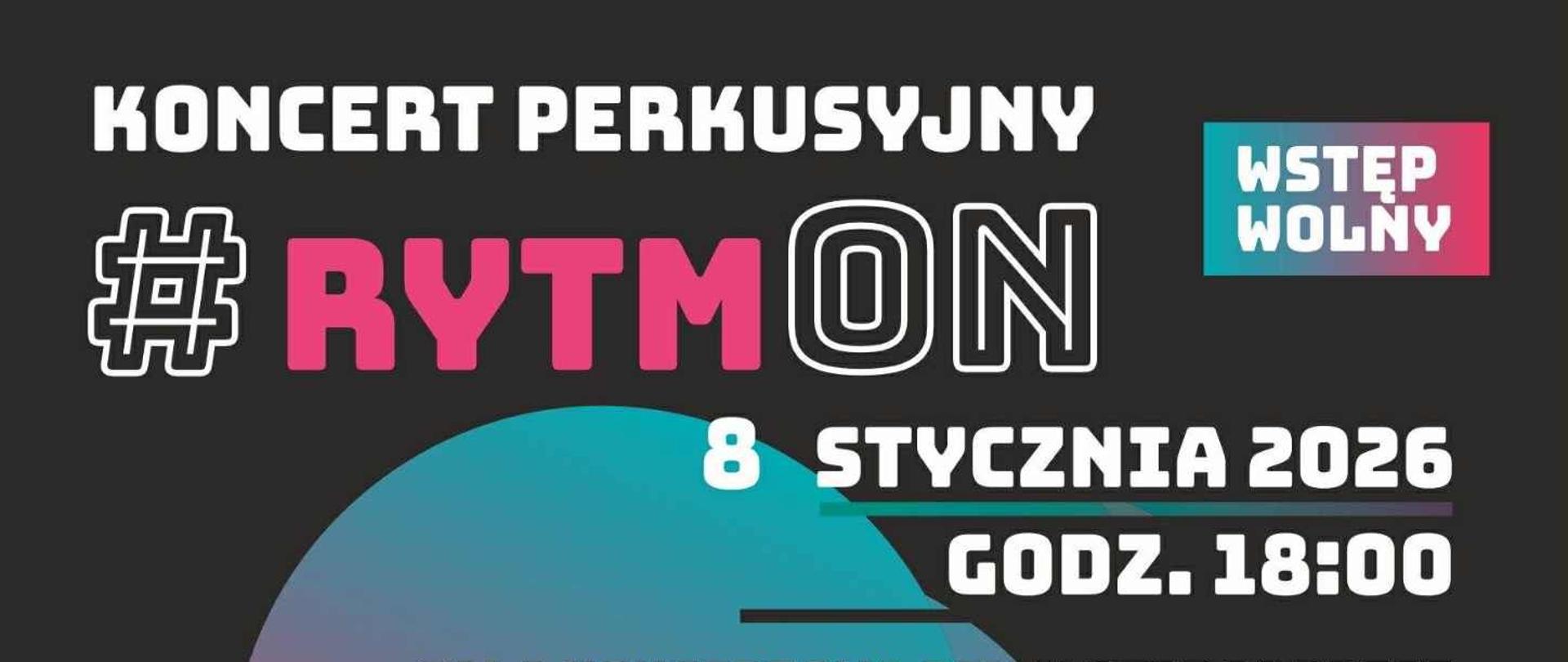 Koncert perkusyjny #RytmON klasy pana Marcina Rakowskiego w dniu 8 stycznia o godzinie 18.00. Tło plakatu jest czarne, a w jego górnej części znajdują się napisy informacyjne w kolorze białym i różowym. Poniżej znajdują się umieszczone w okręgach zdjęcia wykonawców: z lewej strony Jana Przysiwka grającego na marimbie, z prawej strony nauczyciela Marcina Rakowskiego grającego na werblu, a poniżej Filipa Biryłko grającego na talerzach. w lewym dolnym rogu znajduje się logo szkoły muzycznej oraz logo organizatora event Kolektyw.