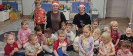 Wizyta uczniów technikum ZSCKR w przedszkolu i wspólne dekorowanie pierników