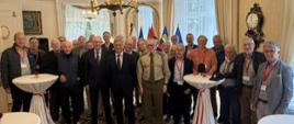 Auf dem Bild: Geschäftsträger a.i. Marek Prawda und Verteidigungsattaché Oberst Paweł Piecyk zusammen mit Mitgliedern der Schweizerischen Gesellschaft für militärhistorische Studienreisen