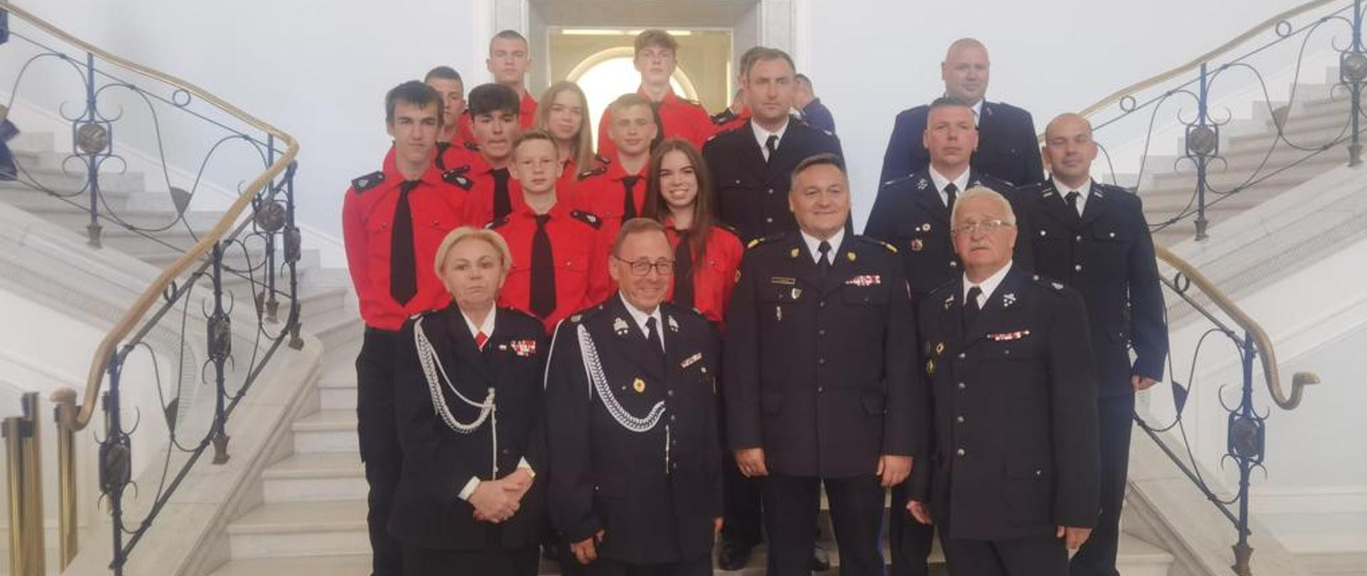 Konferencja z okazji 30-lecia Parlamentarnego Zespołu Strażaków - zdjęcie grupowe