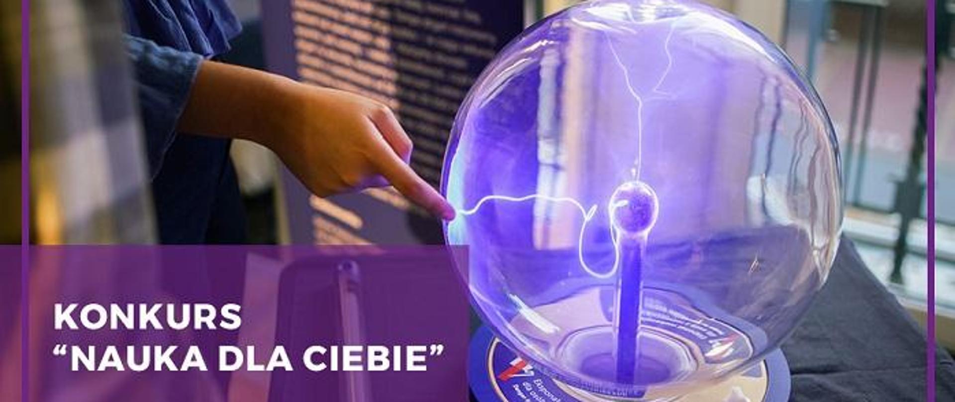 Kula plazmowa na stoliku i napis Nauka dla Ciebie