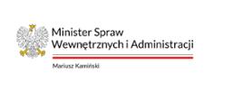 Funkcjonariuszki i Funkcjonariusze Państwowej Straży Pożarnej,
Druhny i Druhowie Ochotniczych Straży Pożarnych,
Pracownicy Cywilni PSP,
tegoroczne Święta Bożego Narodzenia i zbliżający się Nowy Rok 2023 skłaniają do podsumowań i refleksji.
Wszyscy widzieliśmy Wasze zaangażowanie w pomoc walczącej z rosyjską agresją Ukrainie. Przekazywaliście ukraińskim strażakom sprzęt, który uratował wiele
istnień. To piękny przykład solidarności. Pamiętamy też strażackie wsparcie dla Straży Granicznej w związku z kryzysem migracyjnym na granicy polsko-
białoruskiej. Kiedy podjęliśmy decyzję o prewencyjnej dystrybucji jodku potasu, dzięki profesjonalizmowi Strażaków tabletki dotarły do wszystkich polskich samorządów.
Każdego dnia angażujecie się w pomoc drugiemu człowiekowi. Jesteście wszędzie tam, gdzie pojawia się zagrożenie, zwykle jako pierwsi ruszacie do działania. Dziękuję Wam za tę niezwykle wymagającą służbę i wierność rocie strażackiej przysięgi.
Nasze myśli zmierzają już w kierunku Świąt Bożego Narodzenia, radosnego czasu, który spędzamy w gronie najbliższych. Gromadzimy się przy wigilijnym stole z dala od codziennych trosk i obowiązków. Wielu spośród Was spędzi te wyjątkowe dni dbając o nasze bezpieczeństwo. Myślami będziecie jednak ze swoimi Bliskimi, którym również przekazuję wyrazy najwyższego uznania za wsparcie, które Wam okazują. Życzę, aby nadchodzące Święta przyniosły Państwu spokój i wiele wzajemnej życzliwości.
Z poważaniem M. Kamiński