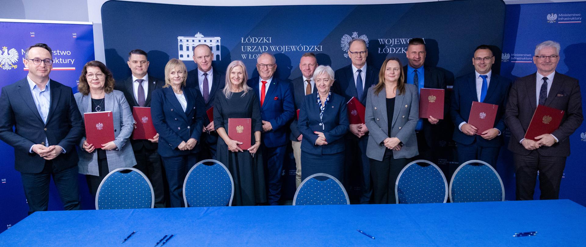 Pamiątkowa fotografia uczestników wydarzenia w Bełchatowie 