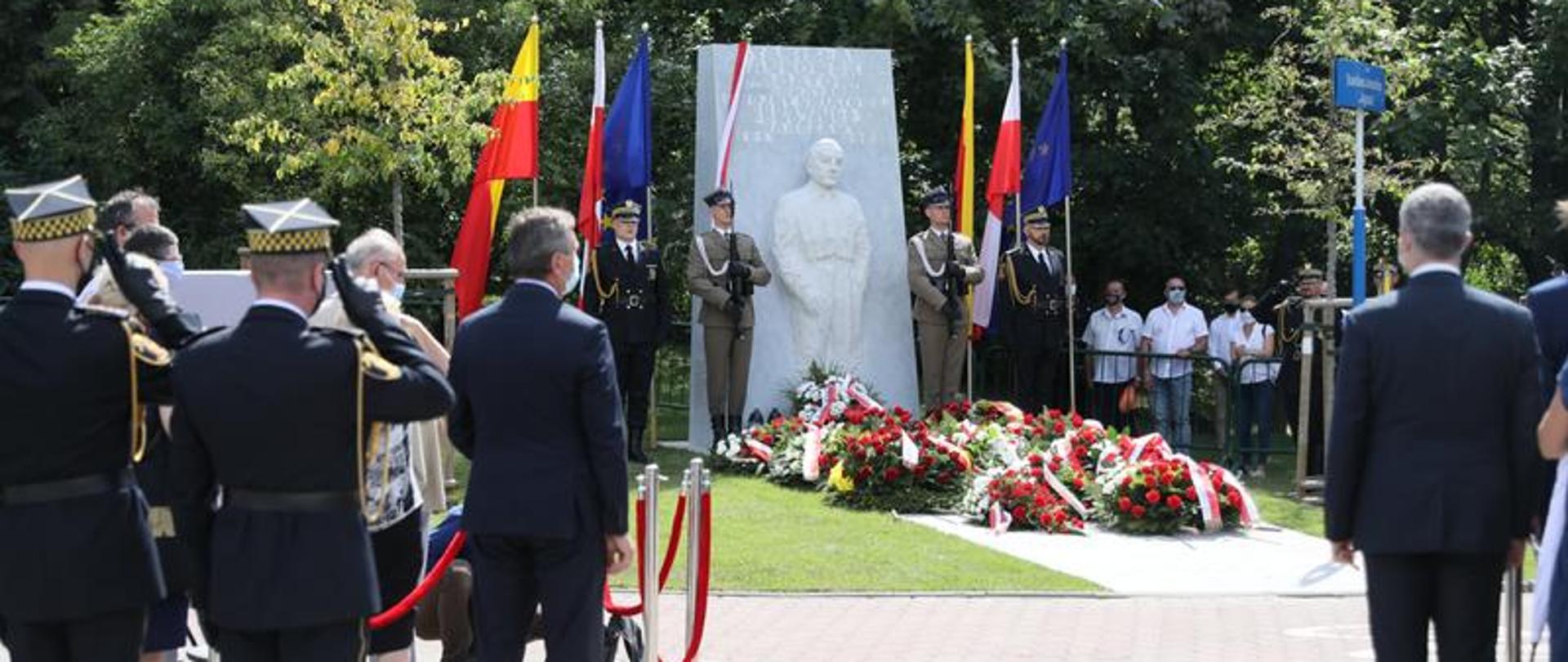 Pomnik stanął na Powiślu, przy skwerze imienia bohatera – u zbiegu ulic Karowej i Browarnej (fot. Rafał Zambrzycki/Kancelaria Sejmu)