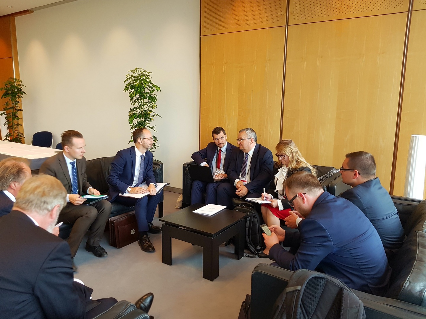 Spotkanie bilateralne ministra Andrzeja Adamczyka z ministrem infrastruktury Szwecji Tomasem Enerothem