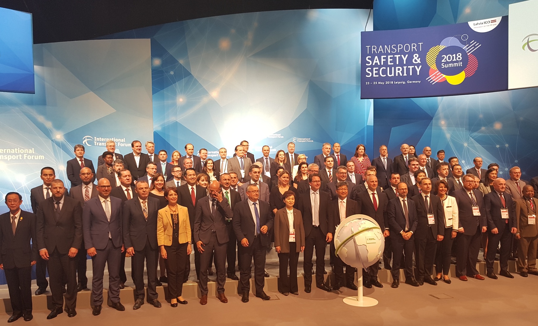 Uczestnicy Szczytu Ministrw Midzynarodowego Forum Transportu 2018 w Lipsku