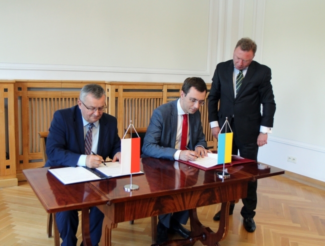 Podpisanie umowy o utrzymaniu mostw na granicy Polski i Ukrainy