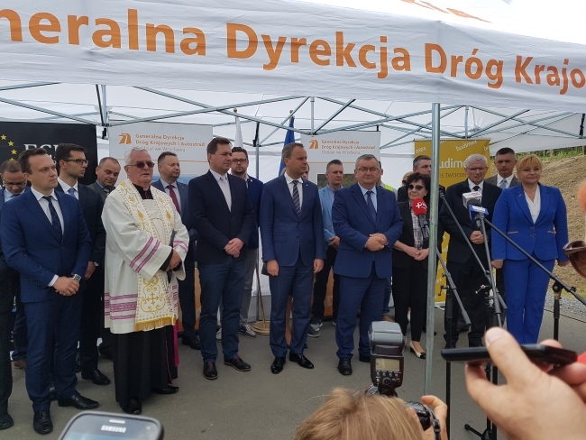 Minister Andrzej Adamczyk  wzi udzia w oddaniu do ruchu S3 Legnica - Lubin